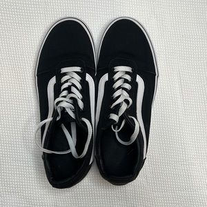 Women Black & White Vans. Size 8.5